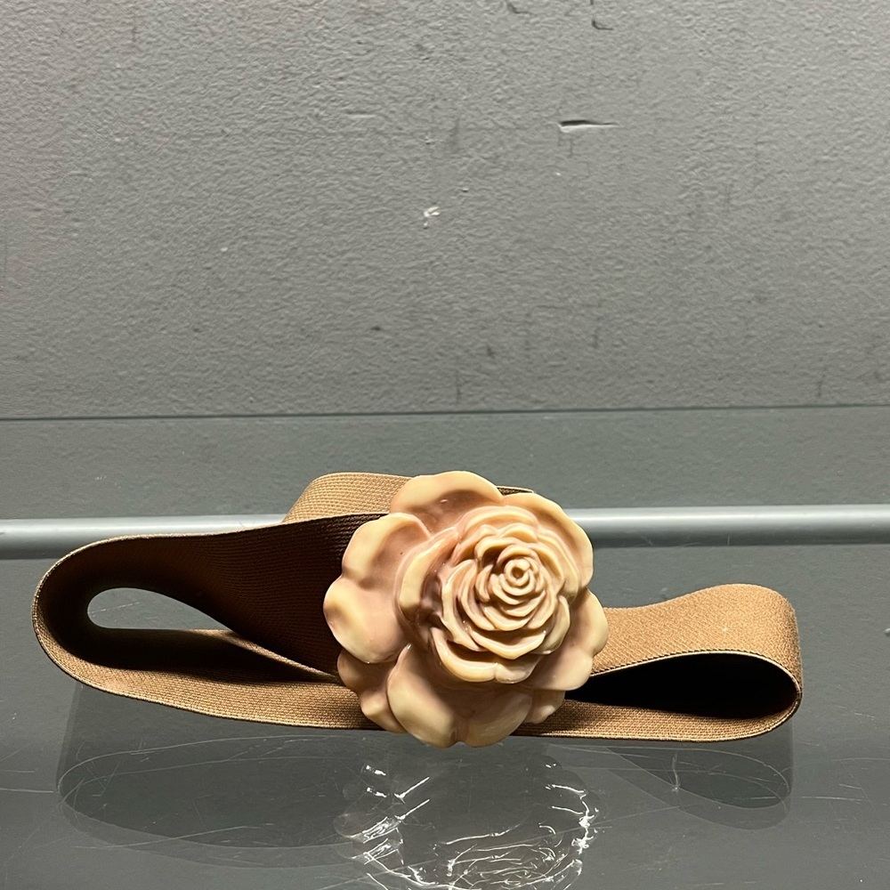 Pearl Brown and Cream Belt with Rose Design - Picture 2 of 4